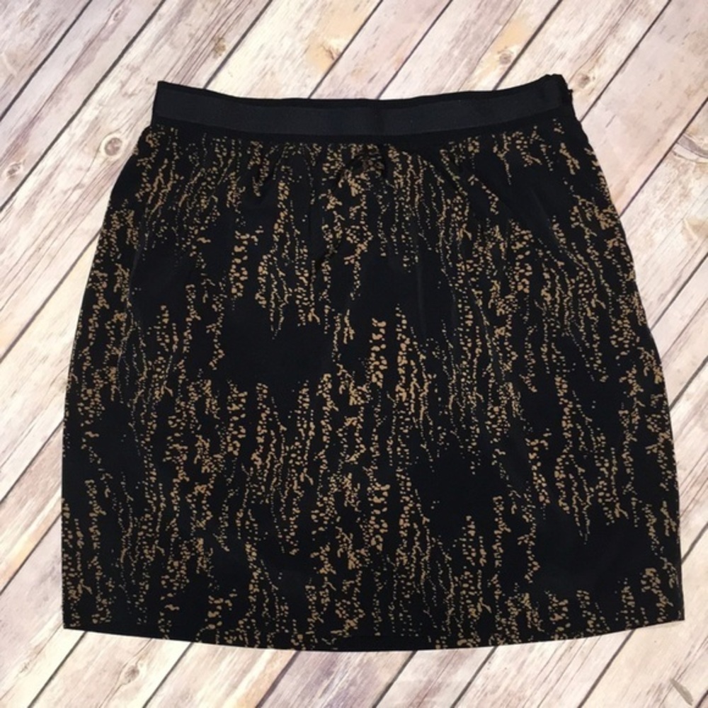 Gap skirt